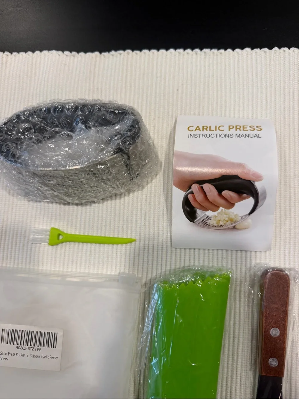 NWT Garlic Press Set with Green Silicone Peeler & Spreader